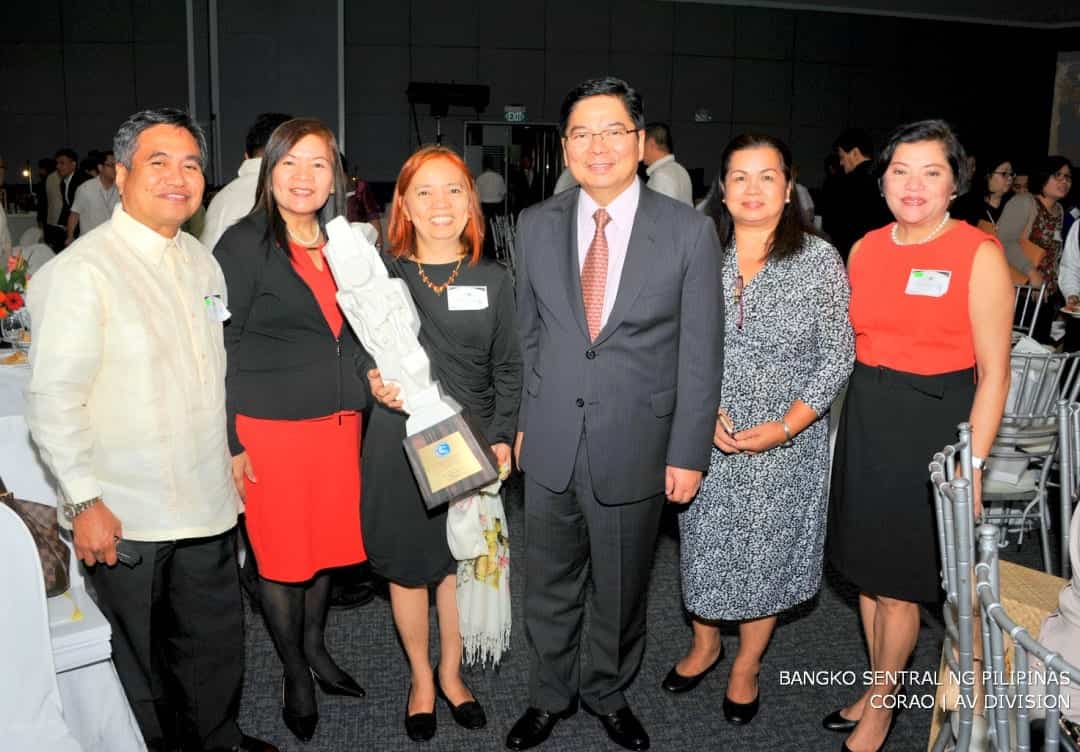 [From left to right]: Dr. Jaime Aristotle B. Alip, Founding and Managing Director, CARD MRI; Ms. Dolores M. Torres, President and CEO, CARD Bank, Inc.; Ms. Lorenza dT. Bañez, Executive Vice President, CARD Bank, Inc.; Mr. Amando M. Tetangco Jr., Governor of the Bangko Sentral ng Pilipinas; Ms. Flordeliza L. Sarmiento, Executive Director, CARD, Inc.; Ms. Mary Jane A. Perreras, President and CEO, CARD SME Bank, Inc. 