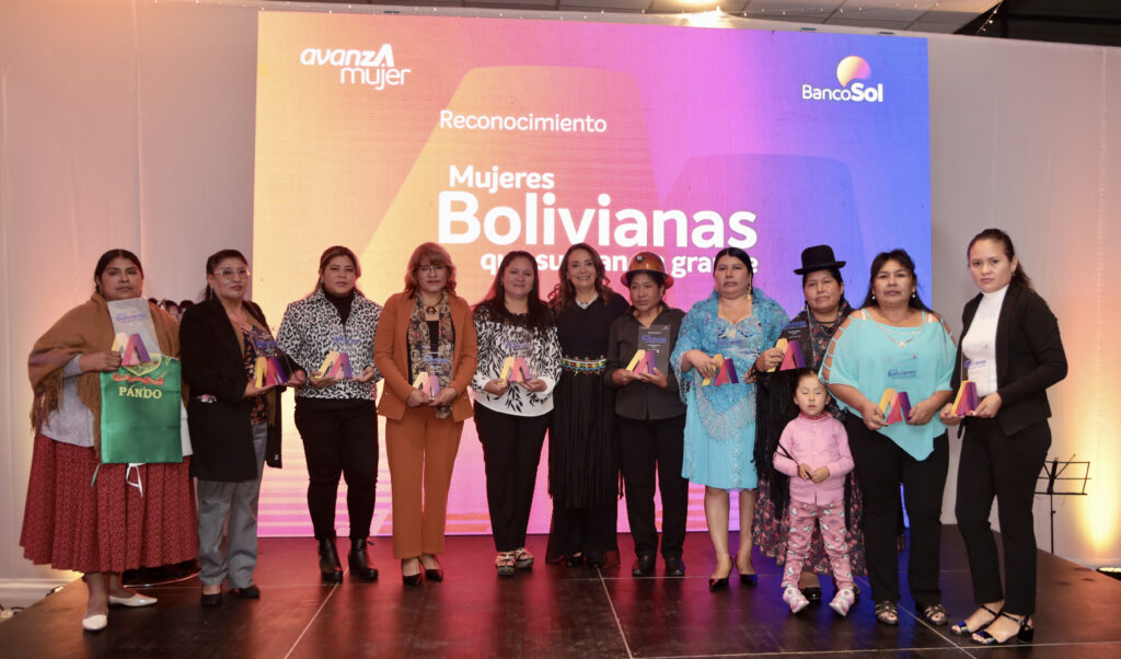 Foto reconocimiento a mujeres